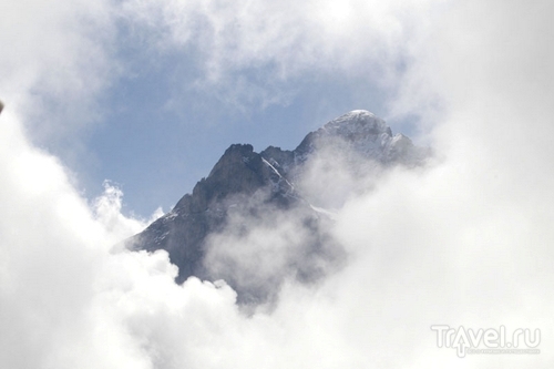 Швейцарские горы в облаках / Фото из Швейцарии
