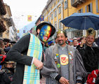 Участники парада охотно позируют перед фотокамерами / Швейцария