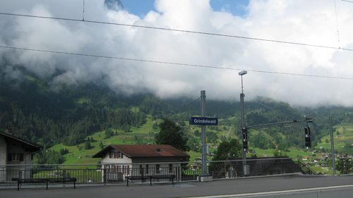 По Швейцарии пешком.