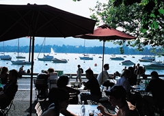 Цурих - набережная озера может похвастаться привлекательным разнообразие ресторанов.